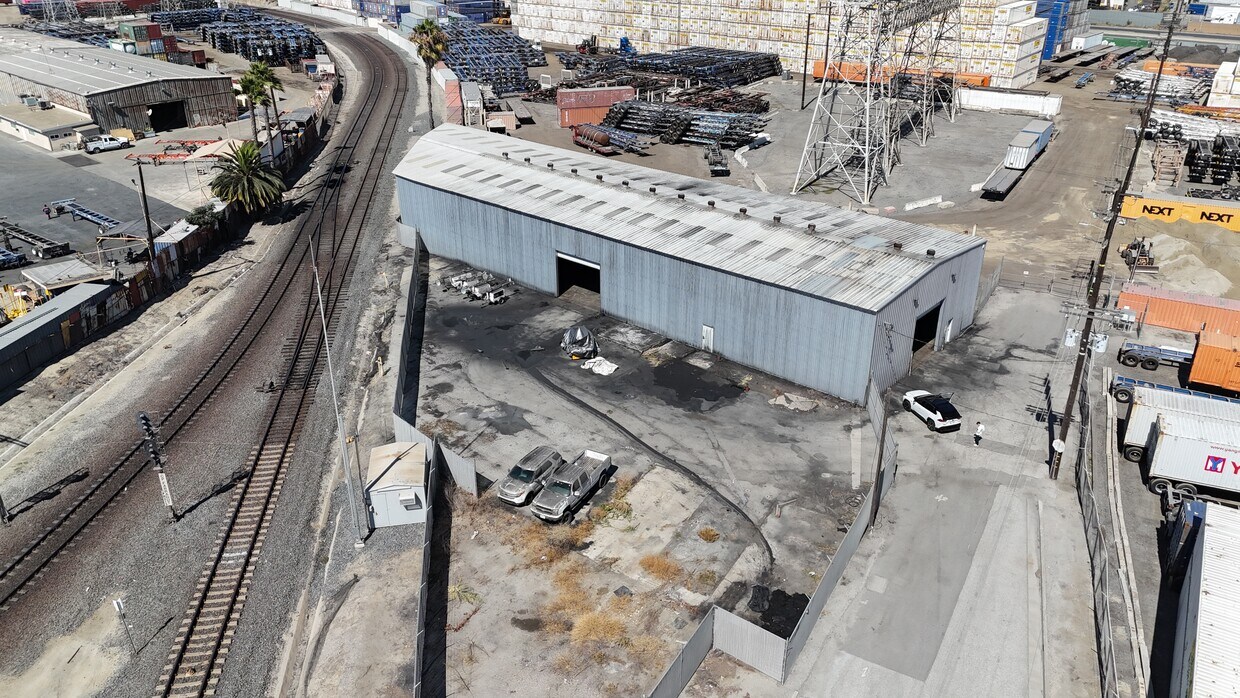 2825 E Grant St, Wilmington, CA 90744-4033